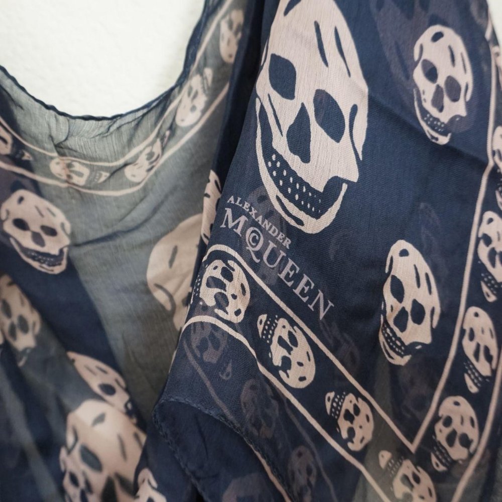 Alexander McQueen Navy Silk Classic Skull Scarf - Picture 1 of 5